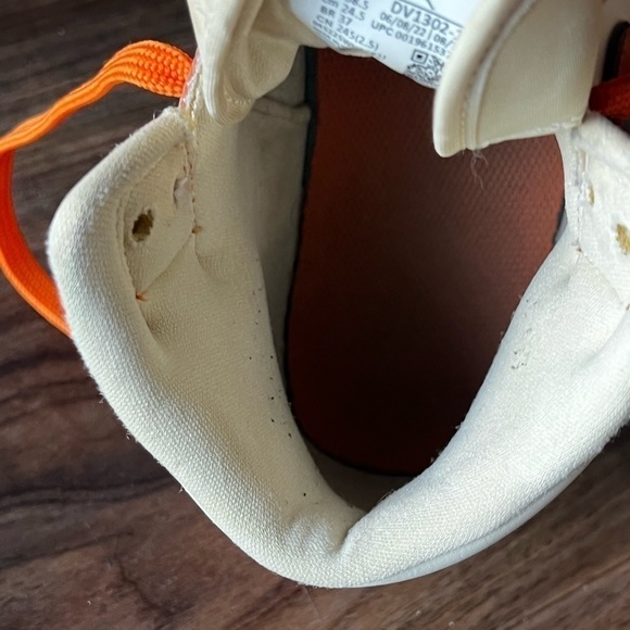 Air Jordan 1 Mid SE. - Picture 10 of 13